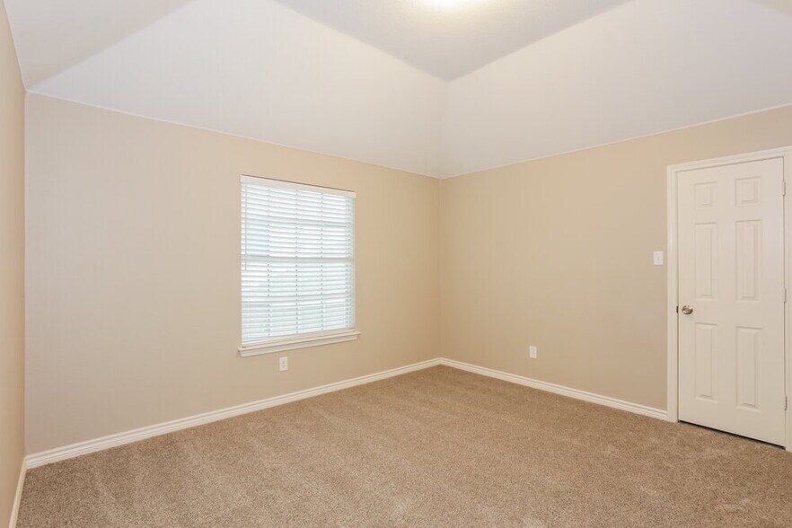Building Photo - 102 Hartley Ln
