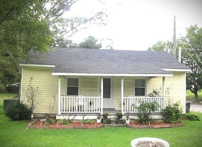 Primary Photo - 516 Winstead St N