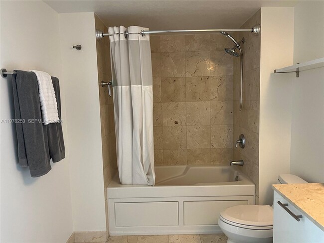 Building Photo - 1800 N Bayshore Dr