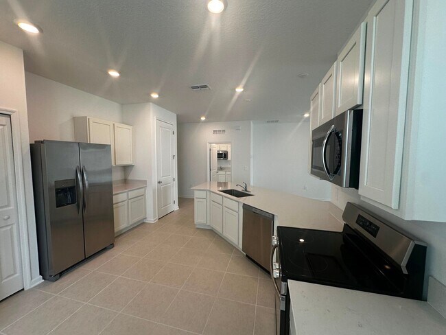 Building Photo - Stunning new construction 3/2 in Wynnstone Gated Community of Davenport.  Available now!