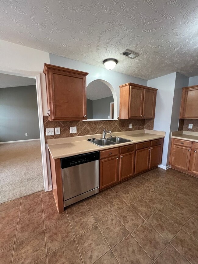 Building Photo - 4 Bed 2 Bath Raeford Home with Fenced Backyard