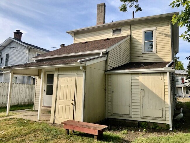 Building Photo - 548 E Pearl St