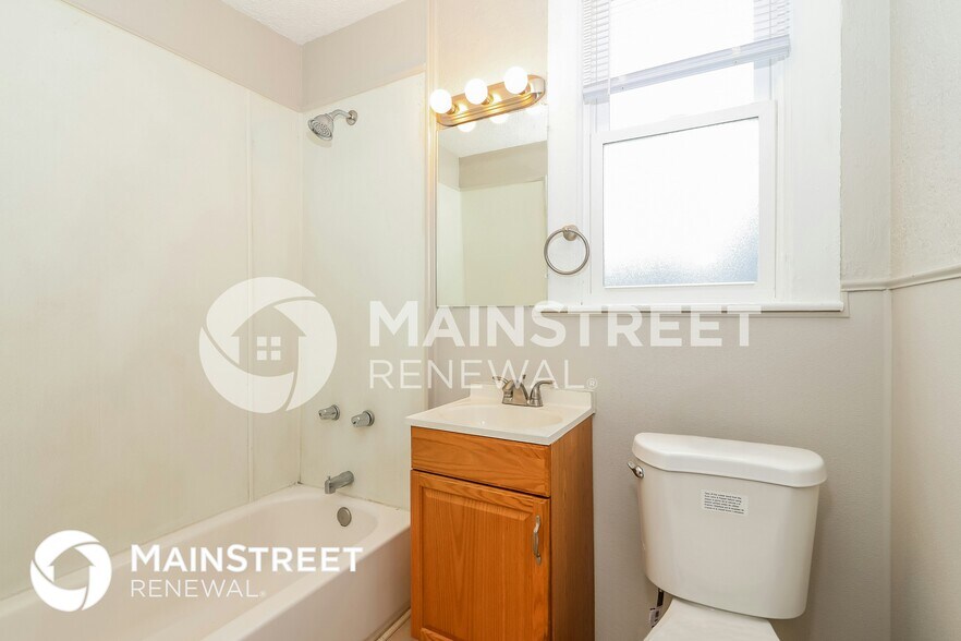 Building Photo - 3909 River Park Dr