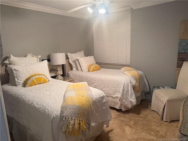 Building Photo - 10680 S Ocean Dr