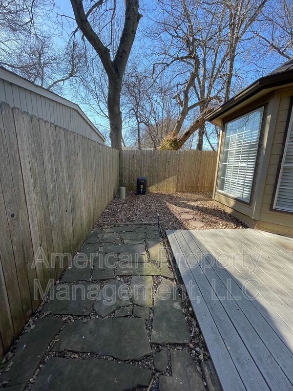 Building Photo - 5512 Columbia Ct