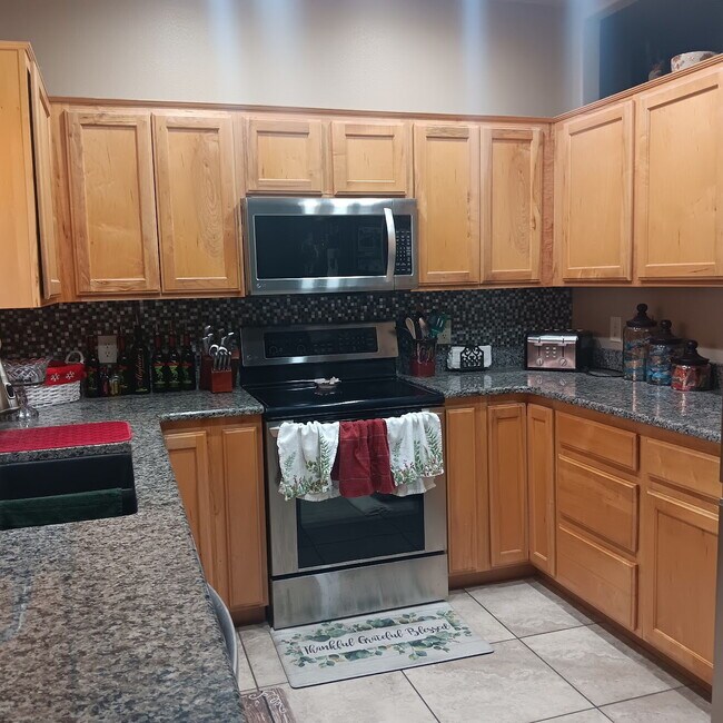 Building Photo - "Spacious 3-Bedroom Duplex Oasis in Hurricane, UT – 2 Full Baths & 1,263 Sq Ft of Comfort!"