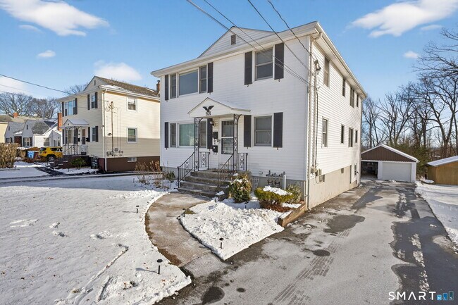 Building Photo - 985 Slater Rd