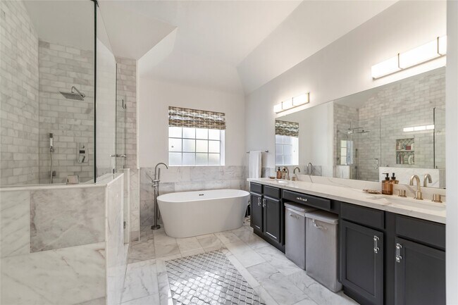 Building Photo - 1611 Lakeside Enclave Dr