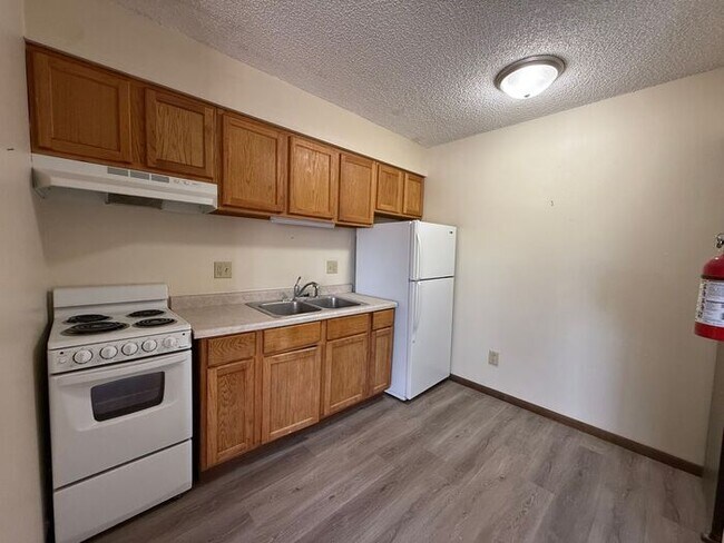 Building Photo - $995 | 2 Bedroom, 1 Bathroom Apartment | No Pets | Available for Immediate Move In!