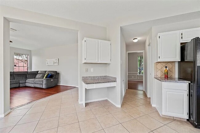 Building Photo - 215 Birch Hill Dr