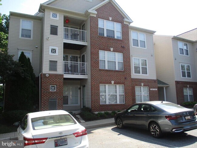 Building Photo - 3018 Hunting Ridge Dr