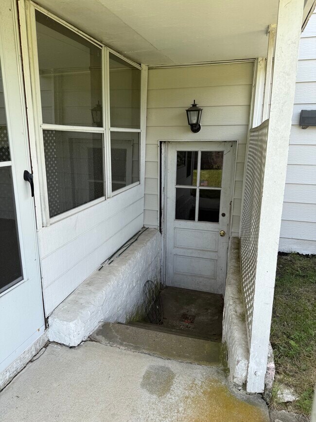 Building Photo - 2701 Fair Oaks Ave