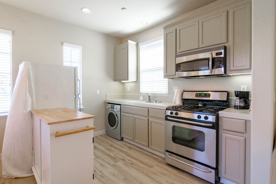 Building Photo - 171 Fennel Ct