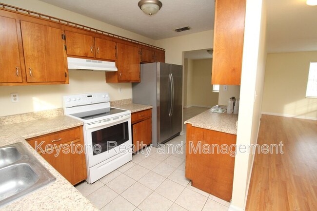 Building Photo - 1175 Schatten St