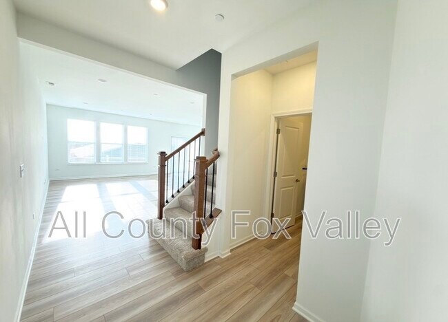 Building Photo - 1135 White Oak Cir