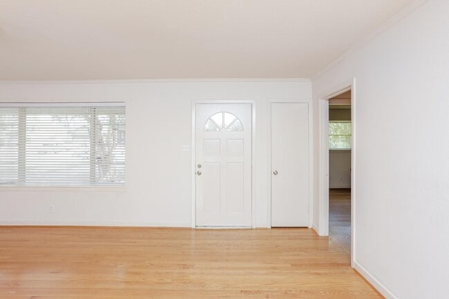 Building Photo - 9753 Tappenbeck Dr