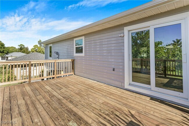 Building Photo - 10697 Holly Rd