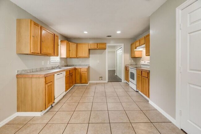 Building Photo - East Dallas Duplex