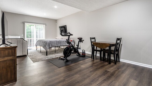 Building Photo - Spacious 5-Bed Home with In-Law Suite, Fin...