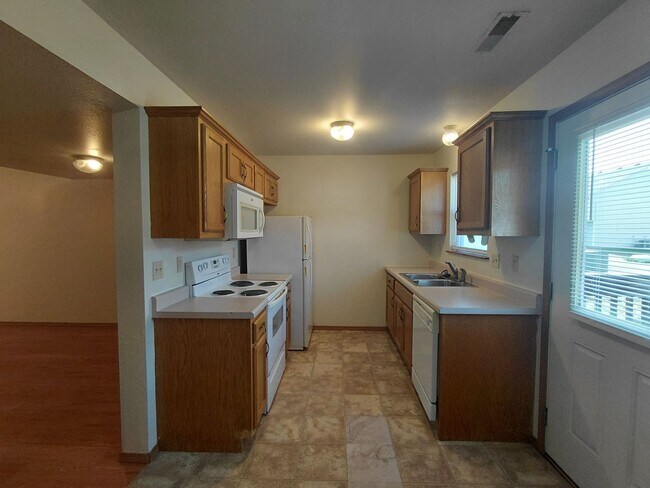 Building Photo - 20304 Skyview Dr