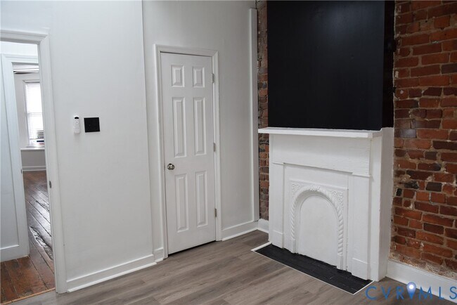 Building Photo - 407 Brook Rd