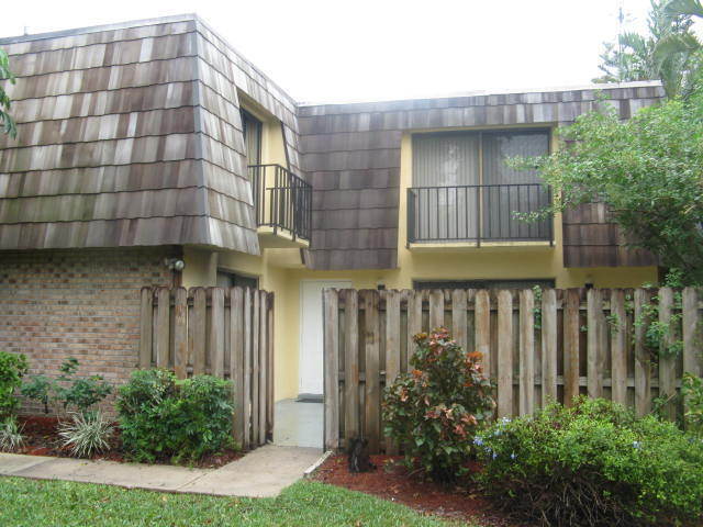 Building Photo - Parkwoods 5576-4