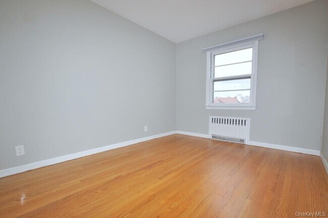 Building Photo - 34 Chestnut St