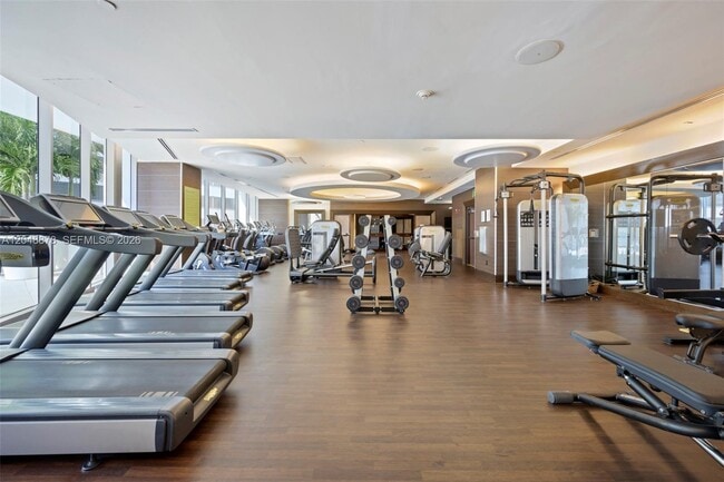 Building Photo - 200 Biscayne Blvd Way