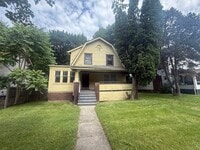 Building Photo - Four bedroom one bathroom home for rent