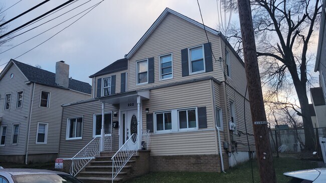 Building Photo - 222 Snyder St