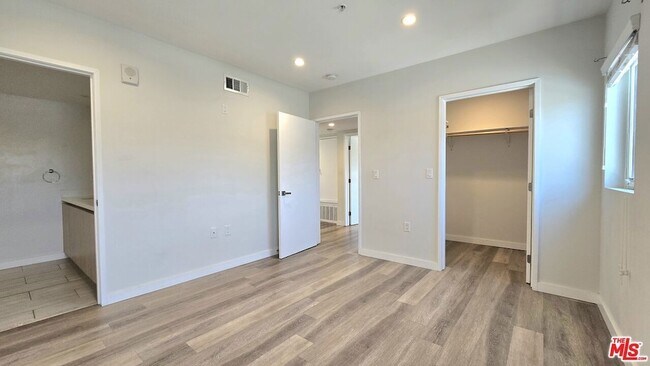 Building Photo - 8532 Cashio St