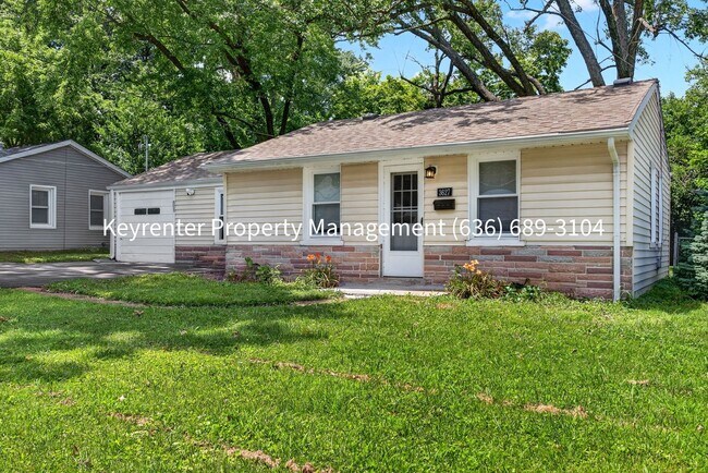 Building Photo - Fully Renovated 2BR/1BA Home for Rent