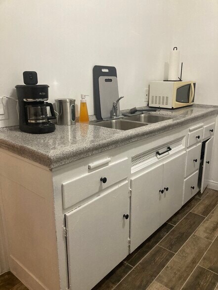 Building Photo - 3616 W Adams Blvd