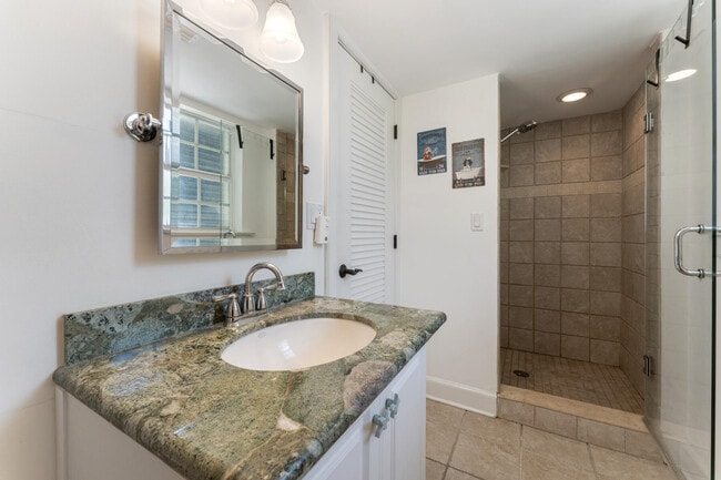 Building Photo - 235 W Seaview Cir