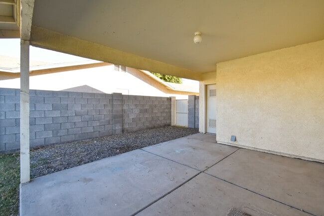 Building Photo - 2866 S 30th Dr
