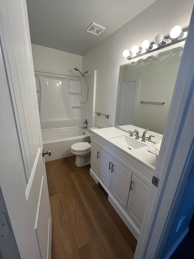 Building Photo - 163 Savannah Ln