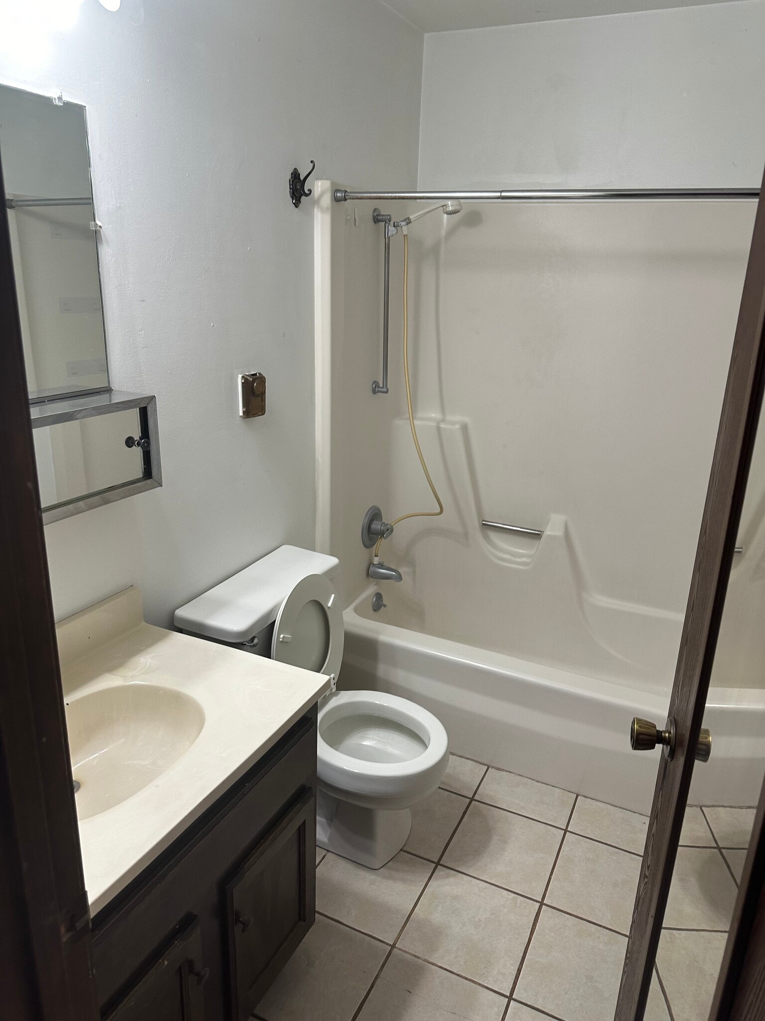 Building Photo - 1003 Lakeshore Dr