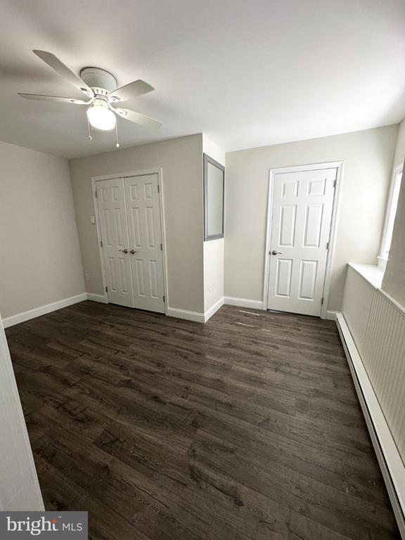 Building Photo - 25 W 5th Ave