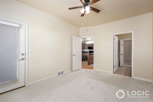 Building Photo - 9526 Fairway View Dr S