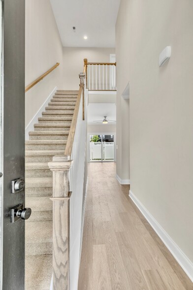 Building Photo - 1917 Gracie Bug Lp