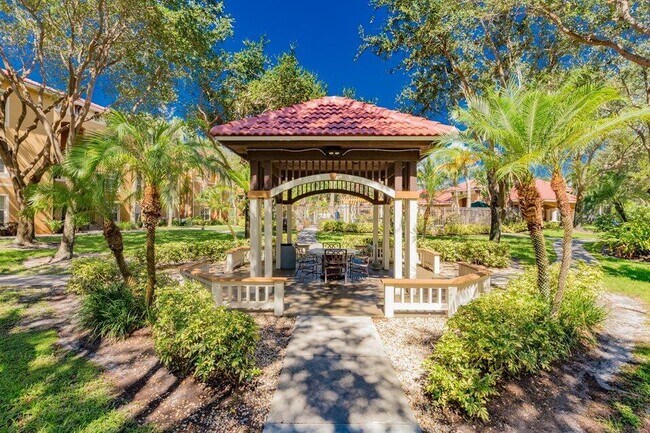 Building Photo - 5016 Lantana Rd