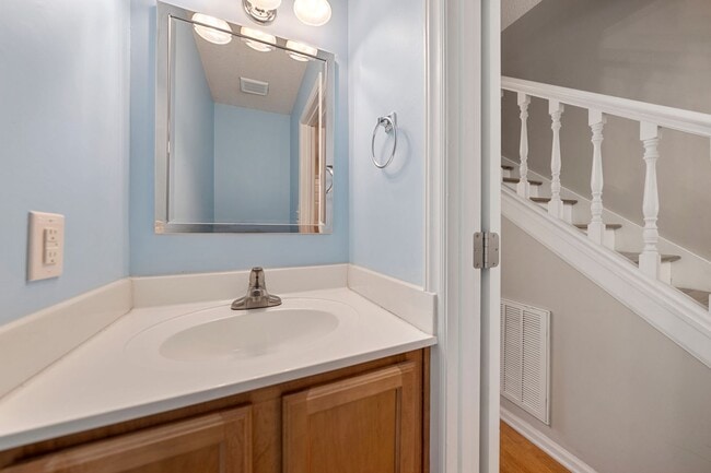 Building Photo - WOW!! Great Location! Quite neighborhood, close to everything