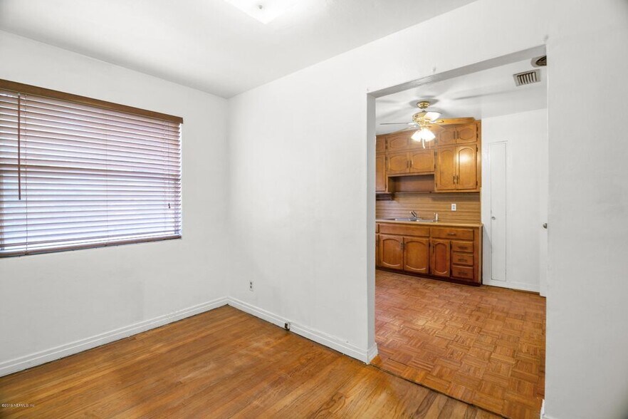 KITCHEN 3 - 4056 Jammes Rd