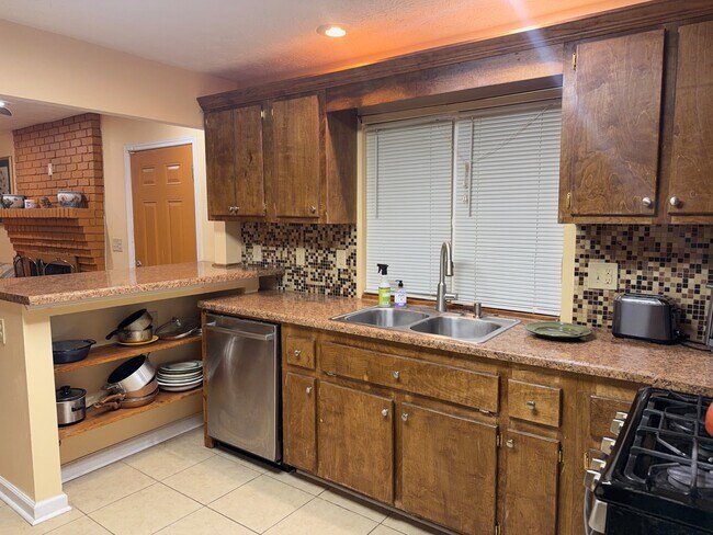 Building Photo - 3739 Leisure Woods Dr
