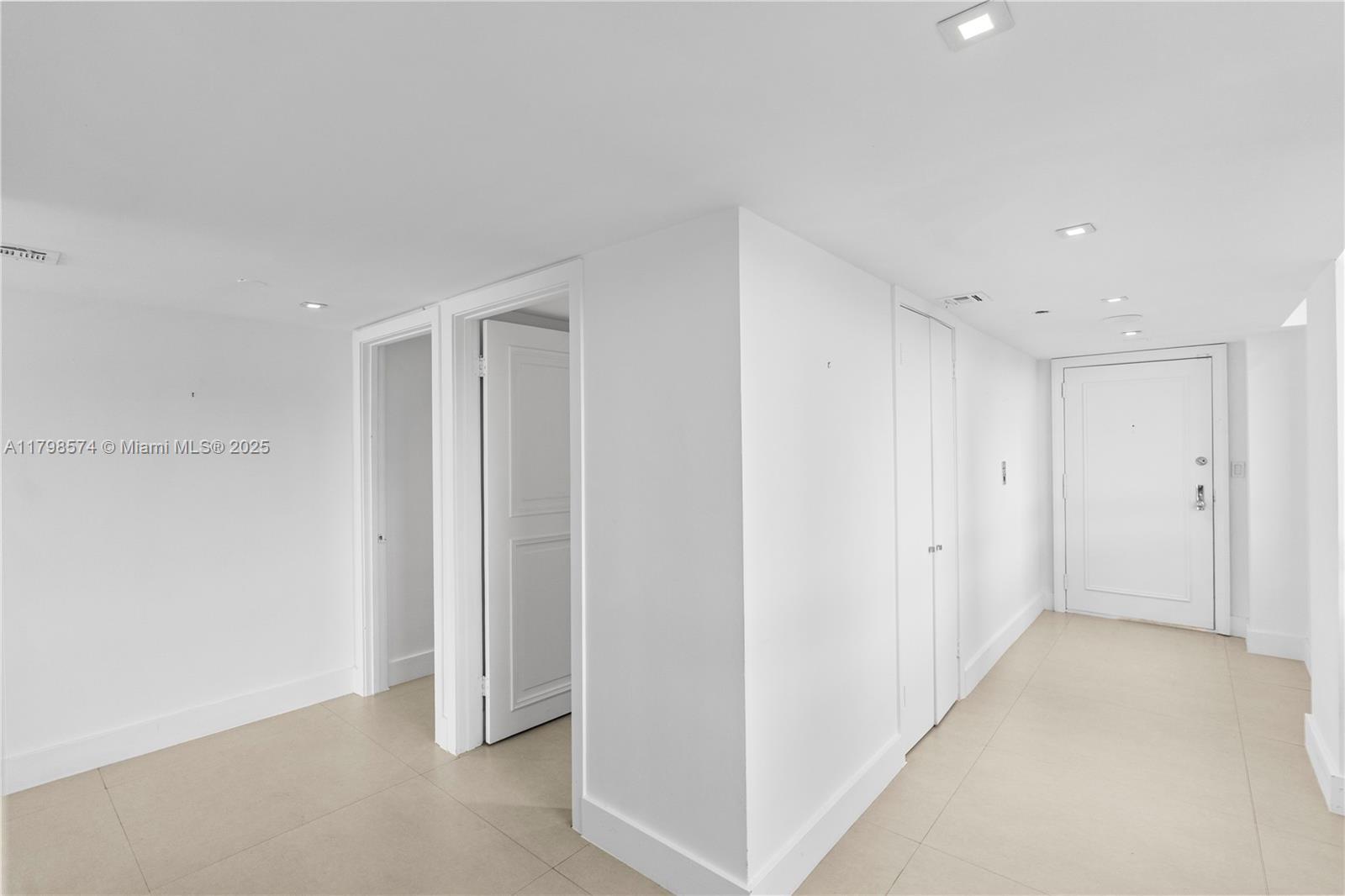 Building Photo - 1541 Brickell Ave
