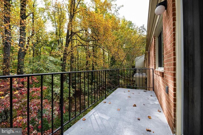 Building Photo - 10619 Weymouth St #202, Bethesda, MD 20814