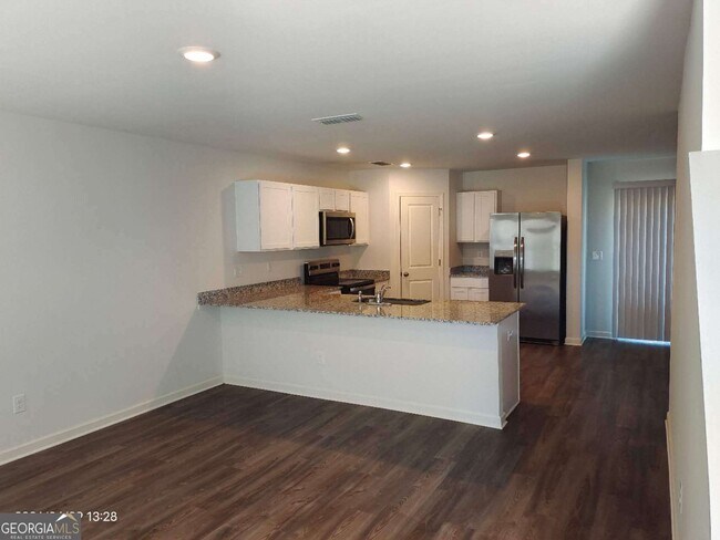 Building Photo - 538 Pemberton St