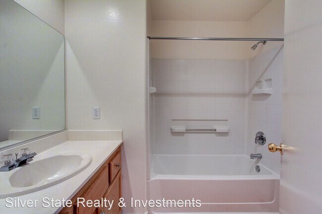 Building Photo - 2 br, 2.5 bath House - 6578 MARILYN MONROE...