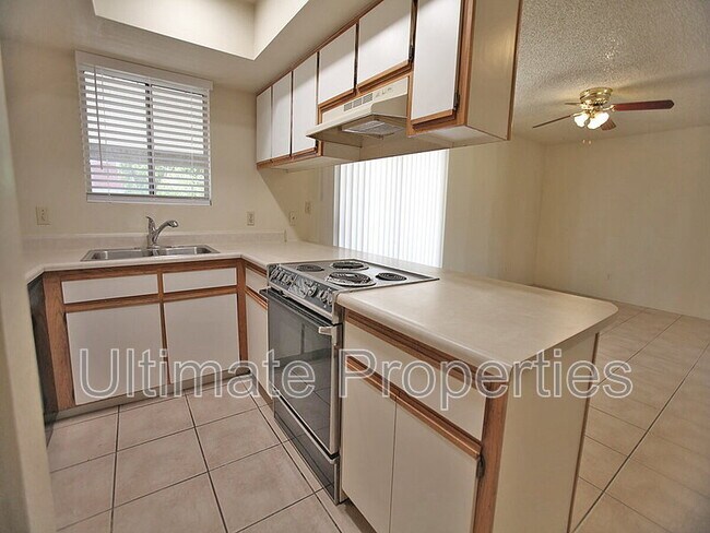 Building Photo - 6043 N 71st Ln