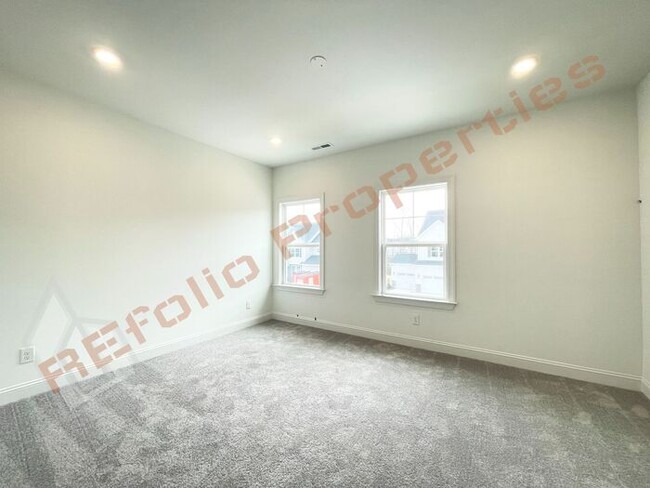 Building Photo - Stunning Brand New Beautiful 5 Bedroom, 4 ...